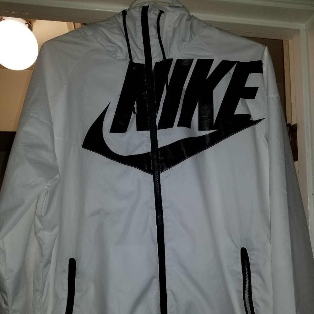 💥💥FRESH Nike Windbreaker Jacket💥💥EUC!!!